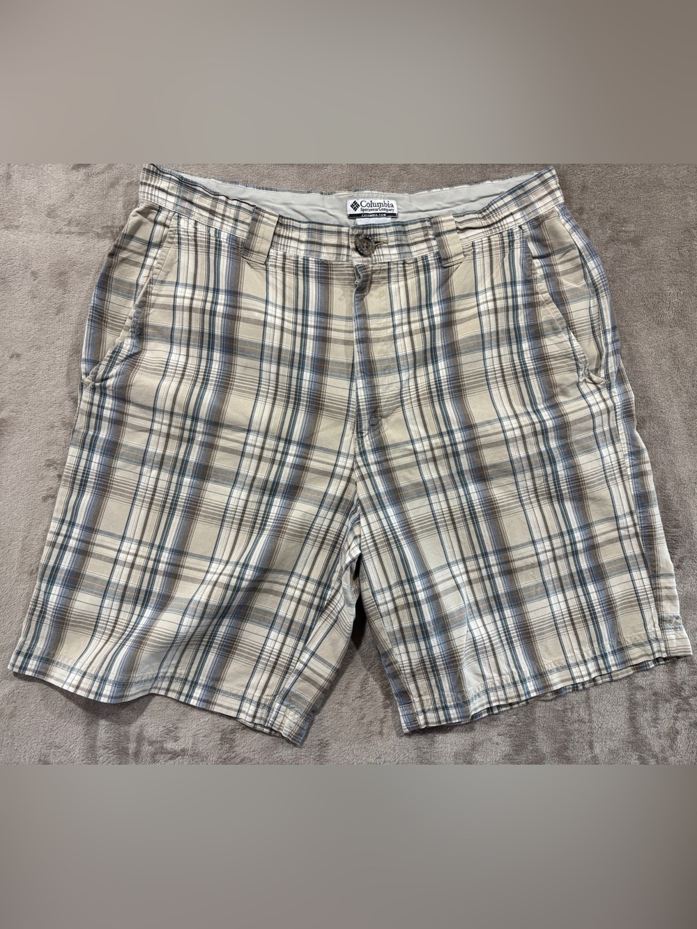 Columbia Men’s Beige Plaid Flat-Front Shorts